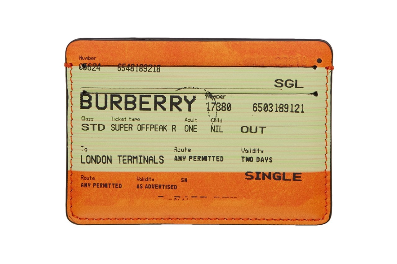 Burberry 推出玩味「倫敦車票」皮革小物