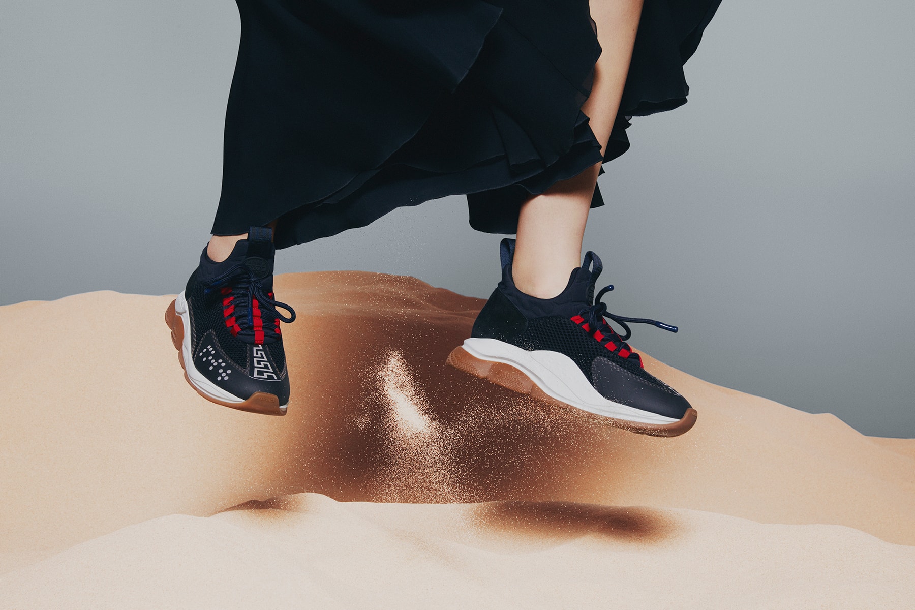 Chain Reaction 家族新成員参上 - Versace 推出全新 Cross Chainer 運動鞋