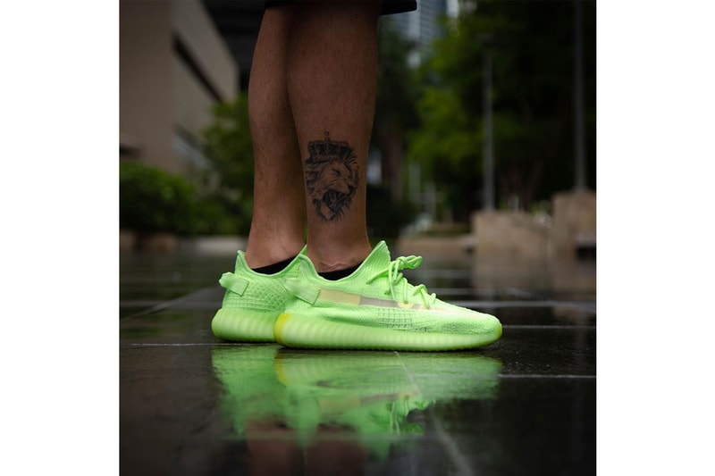 YEEZY BOOST 350 V2 人氣配色「Glow In The Dark」最新上腳預覽