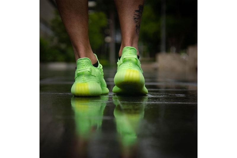 YEEZY BOOST 350 V2 人氣配色「Glow In The Dark」最新上腳預覽