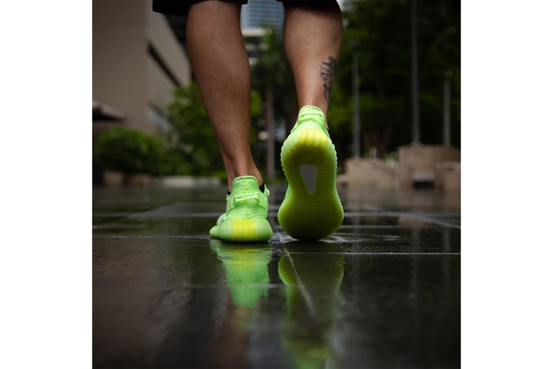 YEEZY BOOST 350 V2 人氣配色「Glow In The Dark」最新上腳預覽
