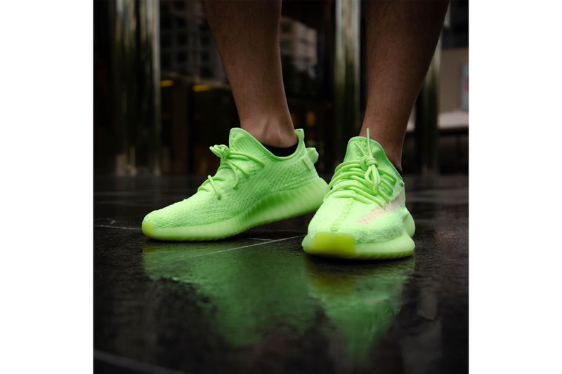 YEEZY BOOST 350 V2 人氣配色「Glow In The Dark」最新上腳預覽