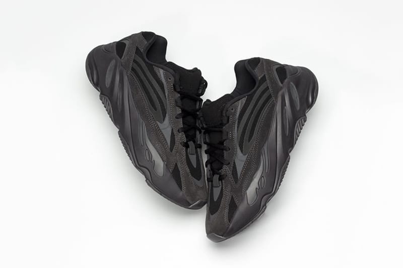 搶先預覽 YEEZY BOOST 700 V2 全新配色「Vanta」