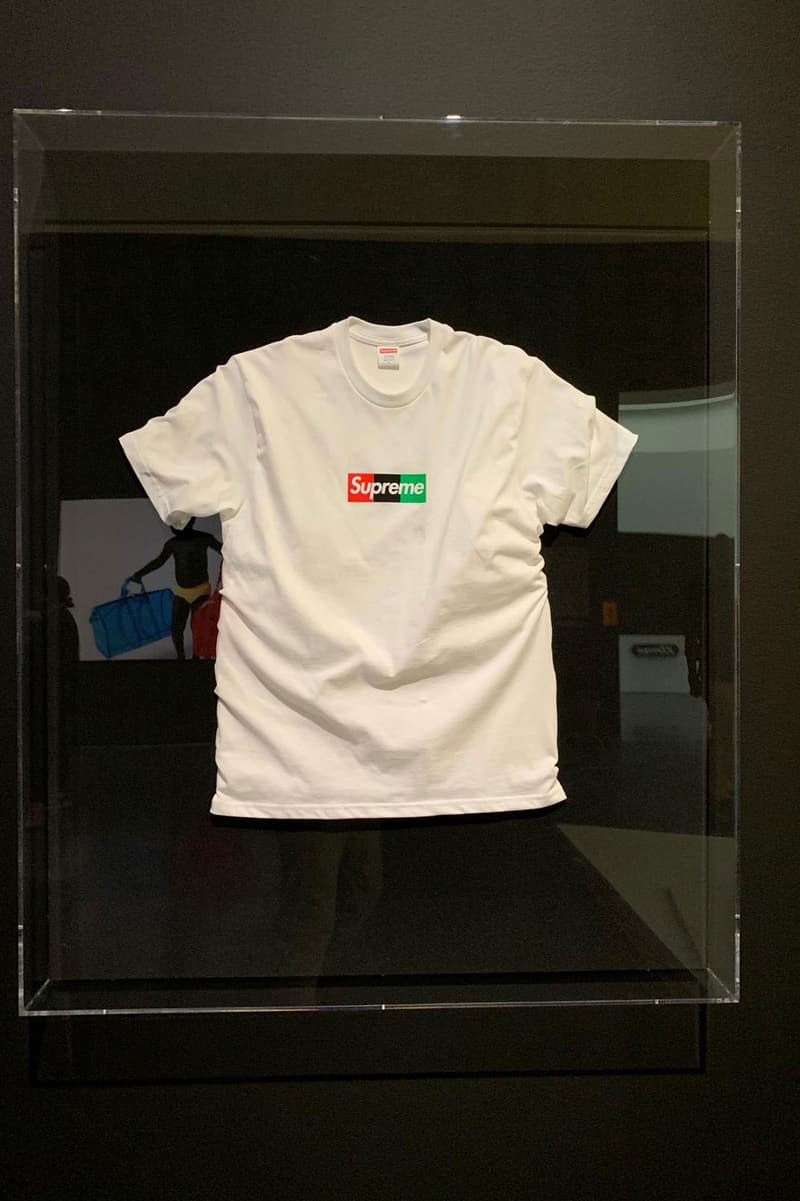 Supreme 全新 Box Logo T-Shirt 於 Virgil Abloh 個人藝術展覽現場亮相