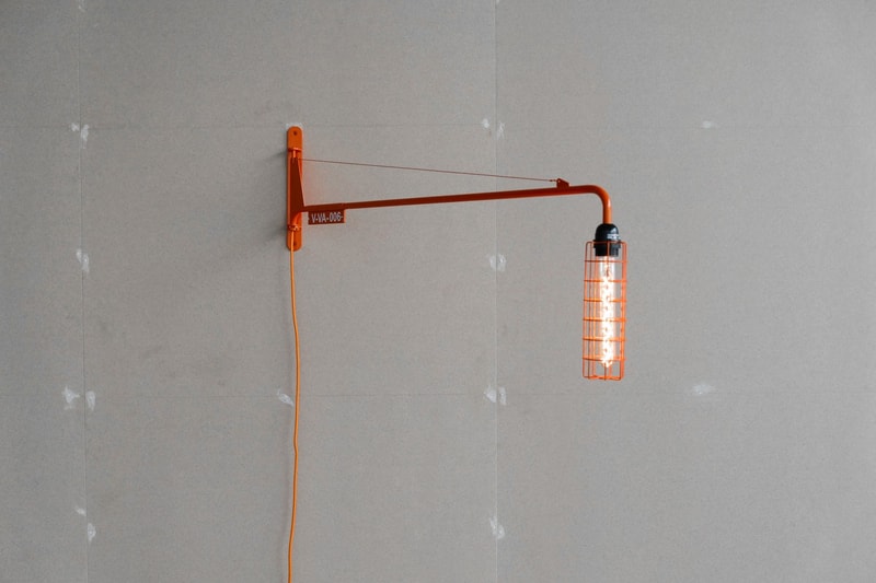 經典再造！Virgil Abloh 攜手 Vitra 打造三款特別限定家具