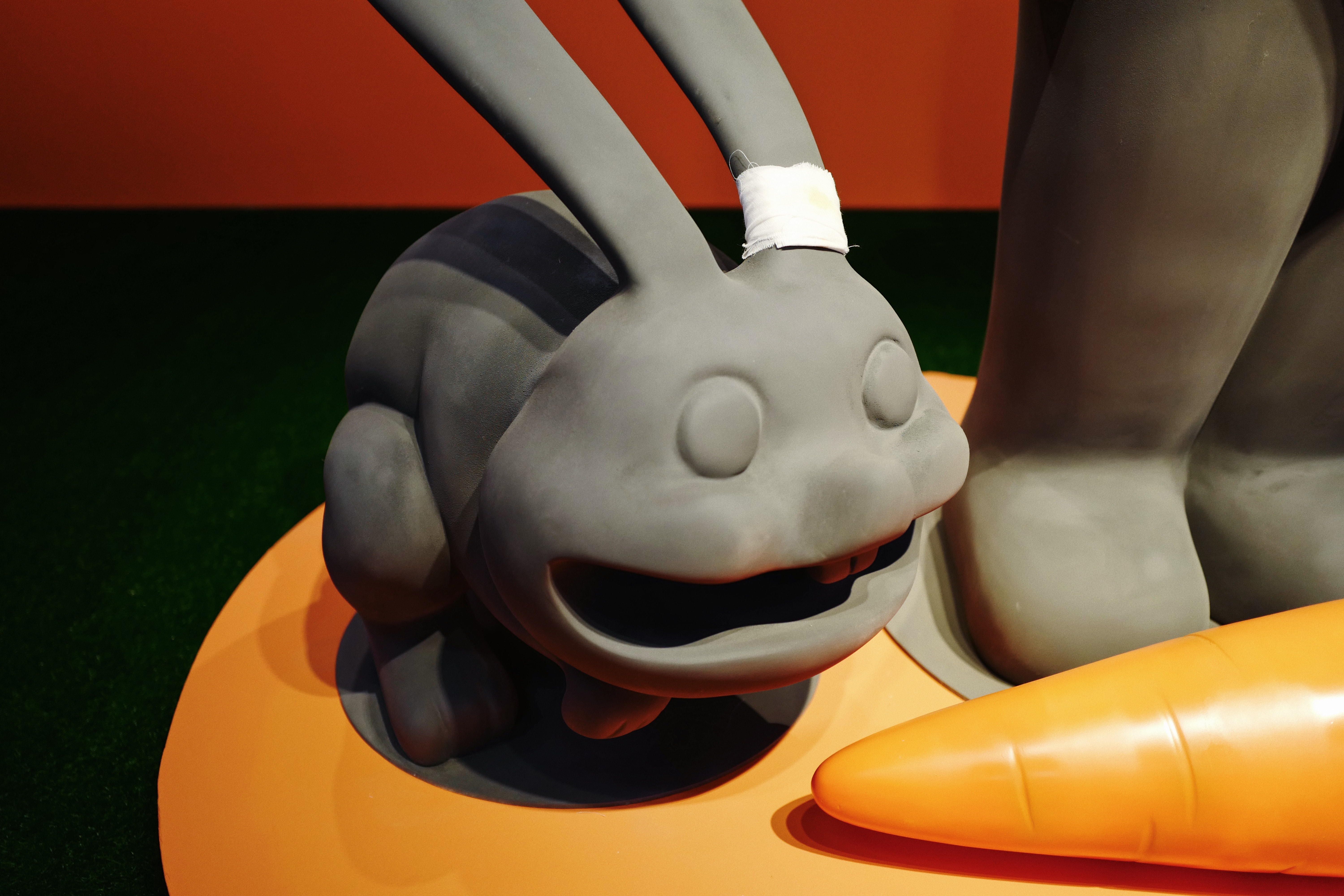 走進藝術家張權全新個人展覽「遊樂園 III – 兔子失物招領中心」