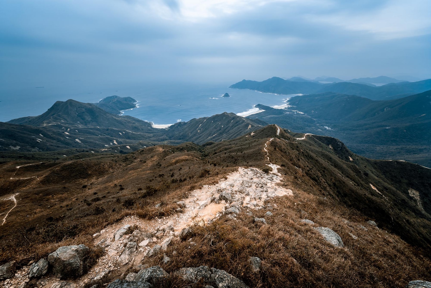 重新去感受 80 年代熱愛戶外風潮的生活,拋下置身城市的感官