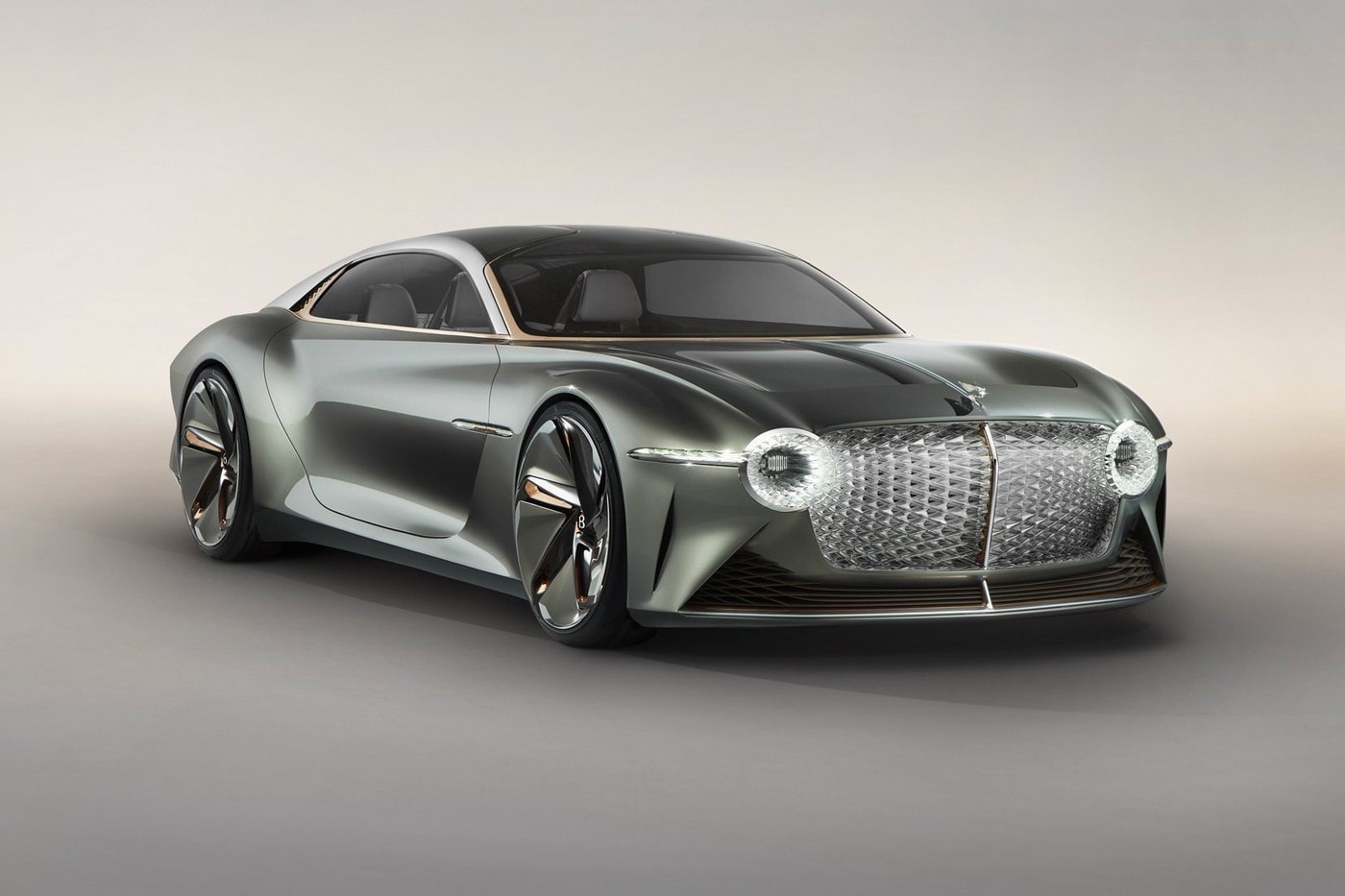 Bentley 推出 1,340 匹馬力 EXP 100 GT 純電概念車型