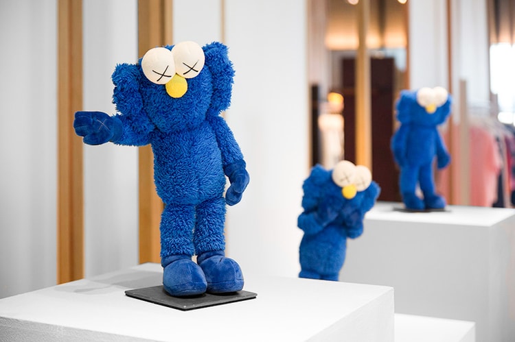 再次登台!KAWS BFF SCULPTURE 全新雕塑展即將登陸台中