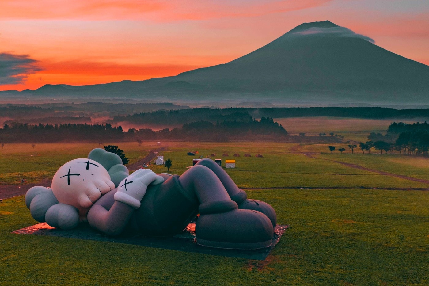 悠然自得！「KAWS:HOLIDAY」最新日本富士山站正式登場