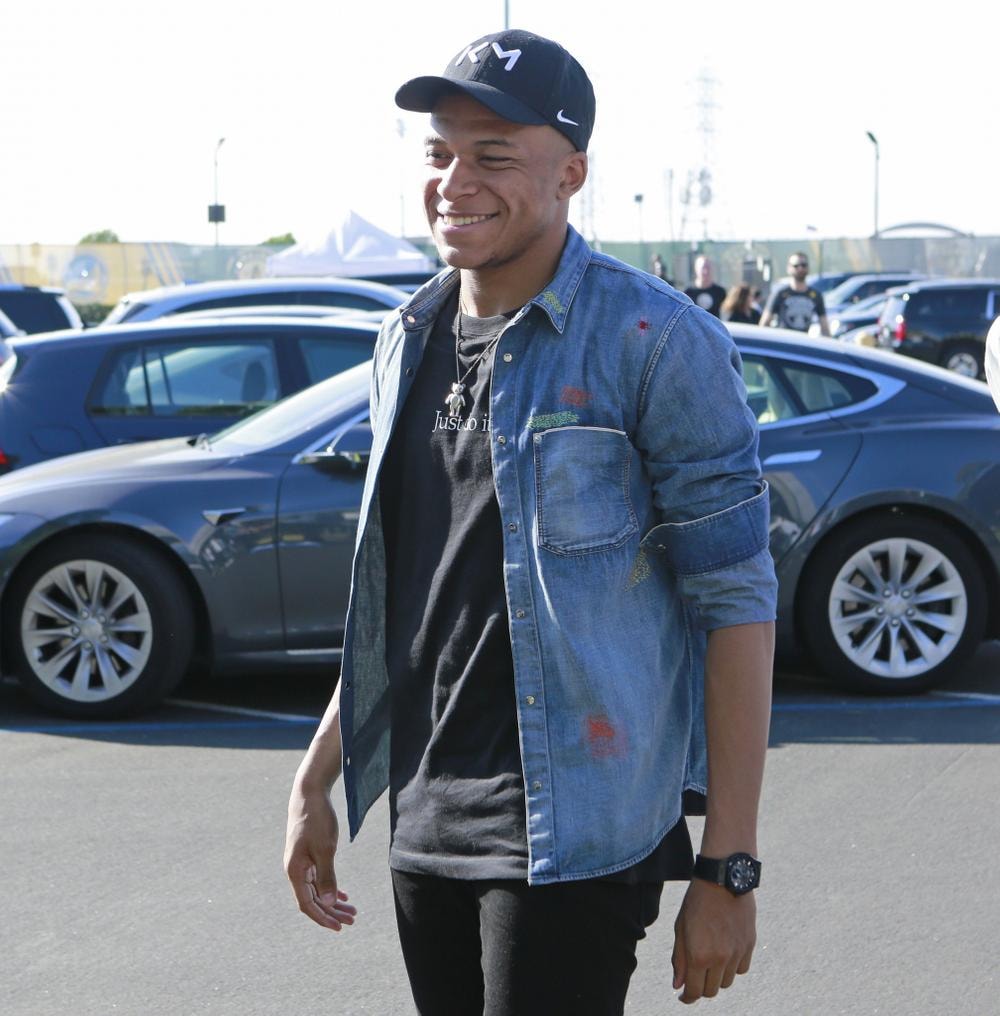 一覽法國足球新星 Kylian Mbappé 之 Dior 個人專屬衣櫃