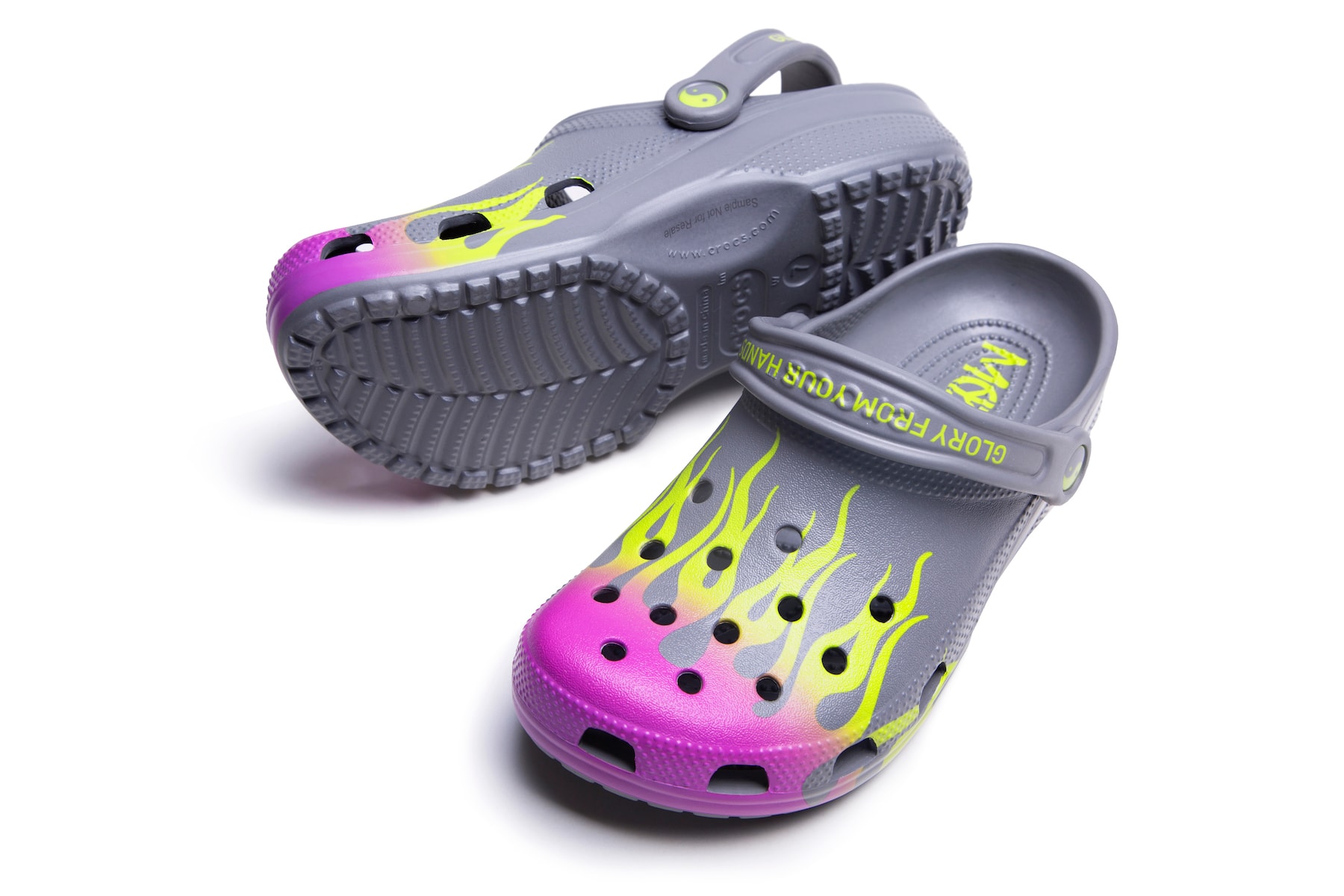 MYGE 攜手 Crocs 打造全新聯名「洞洞鞋」