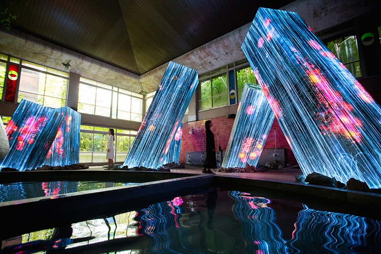 teamLab 推出全新光影藝展「Megaliths in the Bath House Ruins」