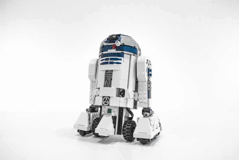 智能操控－近賞 LEGO Star Wars BOOST Droid Commander 系列 R2-D2 積木模型