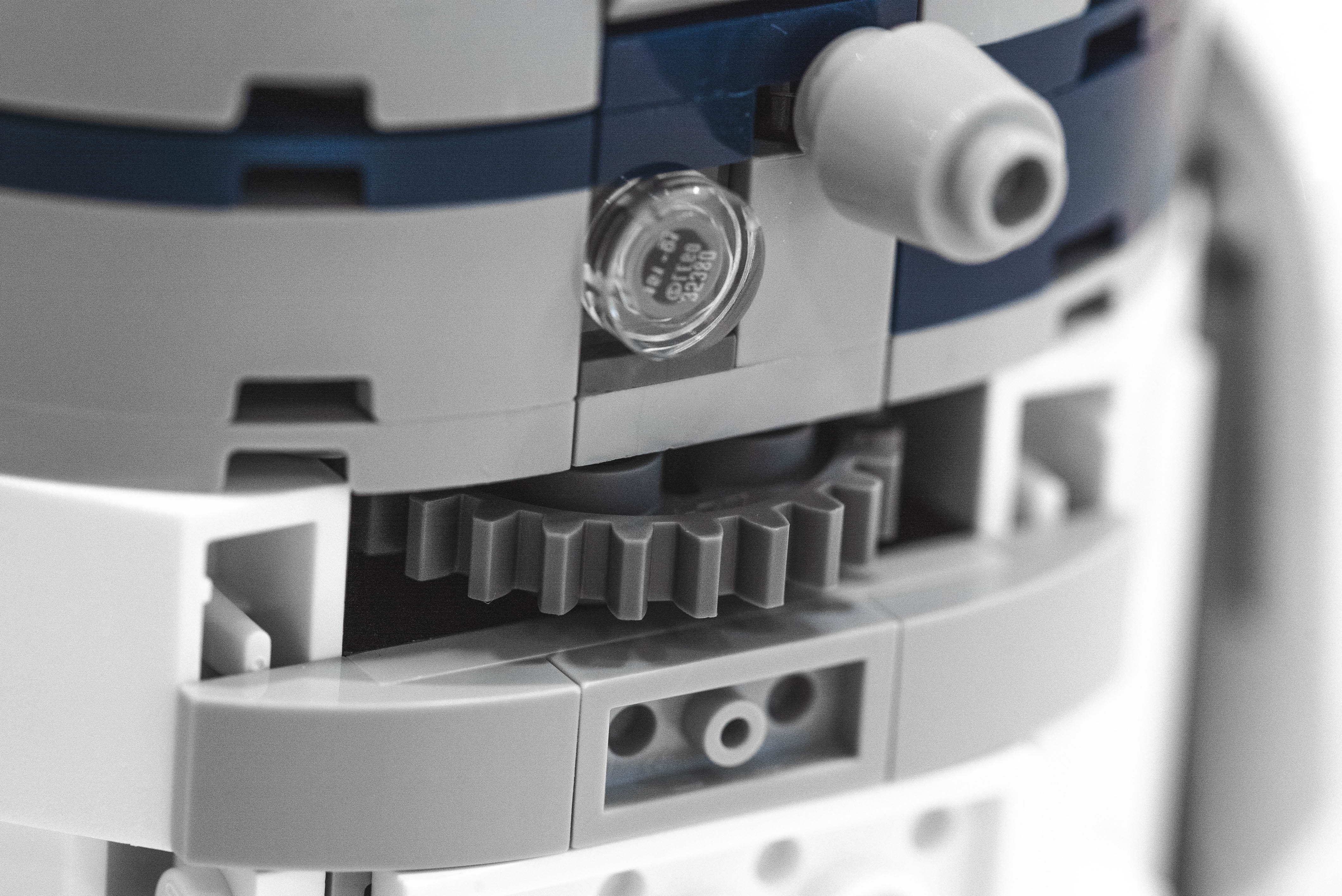 智能操控－近賞 LEGO Star Wars BOOST Droid Commander 系列 R2-D2 積木模型