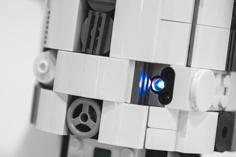 智能操控-近賞 LEGO Star Wars BOOST Droid Commander 系列 R2-D2 積木模型