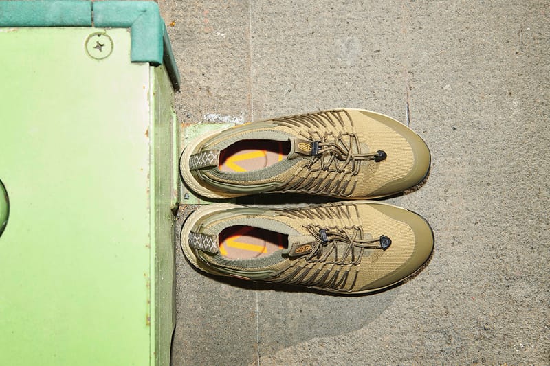 nike sandals with zipper pocket
