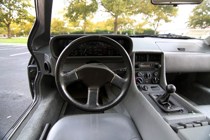 罕見 1981 年經典車款 DeLorean DMC-12 於拍賣會中正式賣出