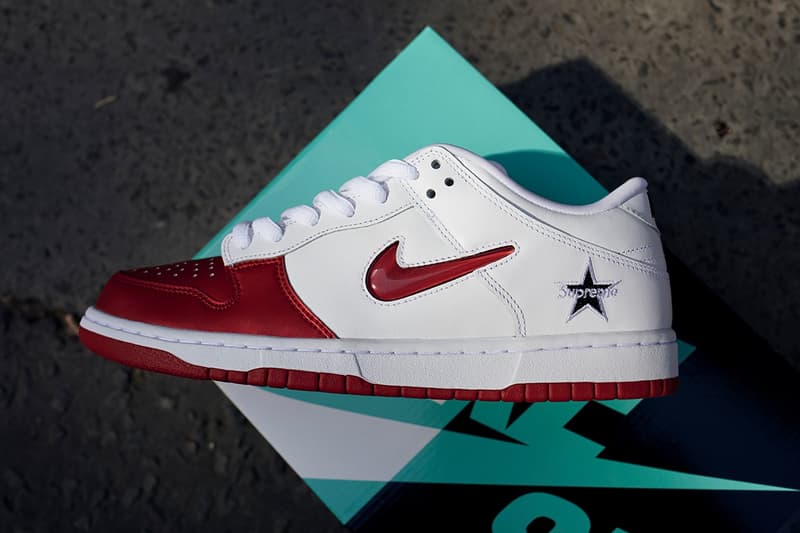 HYPEBEAST 近賞 Supreme x Nike SB Dunk Low 聯乘系列「白紅、藍金」配色