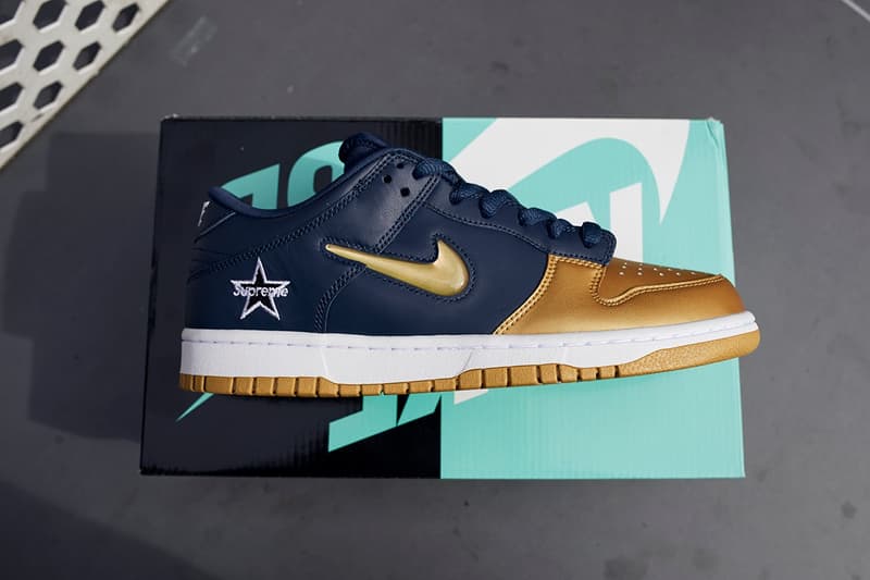 HYPEBEAST 近賞 Supreme x Nike SB Dunk Low 聯乘系列「白紅、藍金」配色