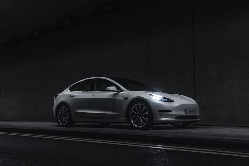 辣跑級表現－HYPEBEAST 實測 Tesla 入門車型 Model 3