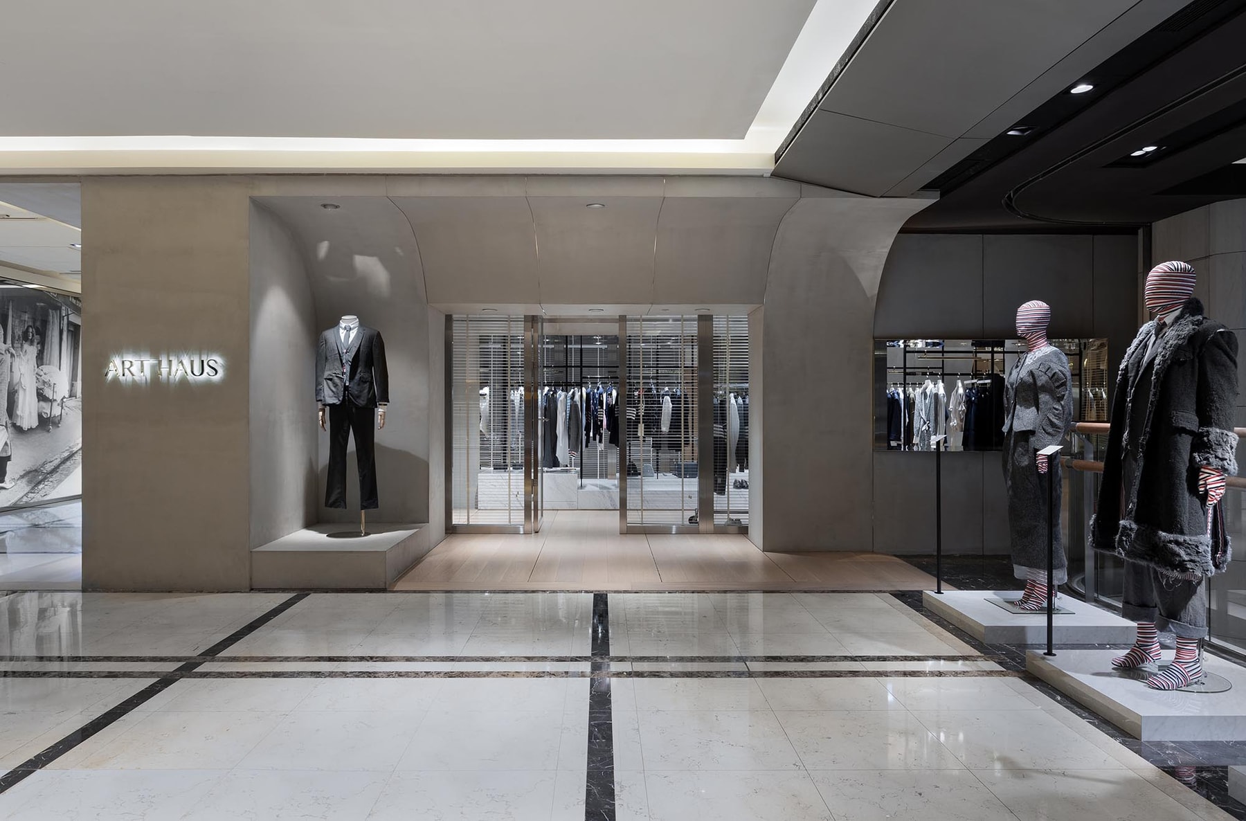 9m88 與 ØZI 現身 ART HAUS 內 Thom Browne 期間限定概念店
