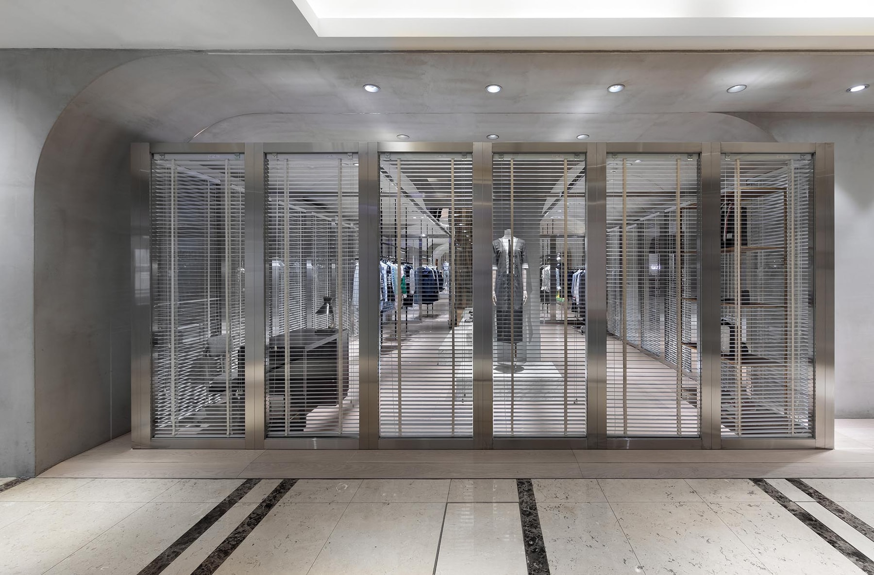 9m88 與 ØZI 現身 ART HAUS 內 Thom Browne 期間限定概念店