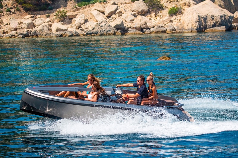 水上制霸 − Vanquish Yachts 推出豪華版快艇 Vanqraft VQ16