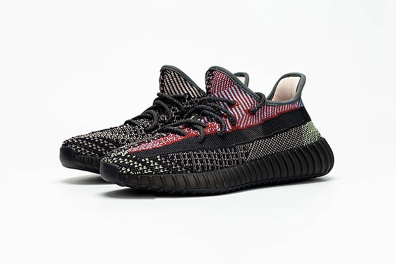 近賞 YEEZY BOOST 350 V2 最新配色「Yecheil」反光版本