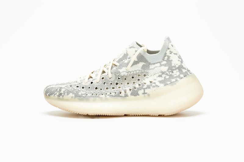 率先近覽 YEEZY BOOST 350 V3「黑白魂」最新實鞋圖輯