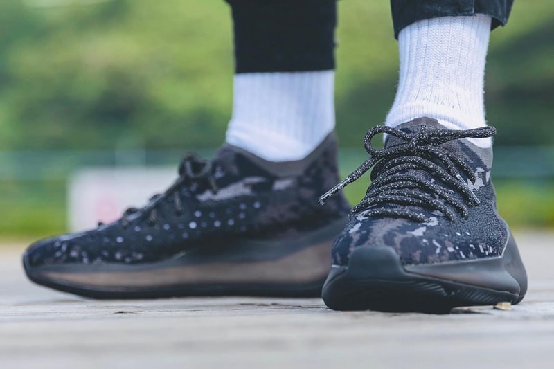 近賞 YEEZY BOOST 350 V3「黑白魂」配色最新上腳圖輯