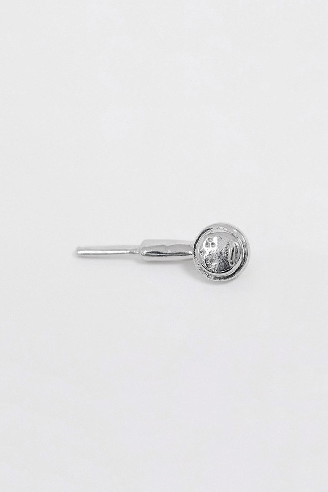 ASOS 推出仿冒 Apple AirPods 樣式飾品