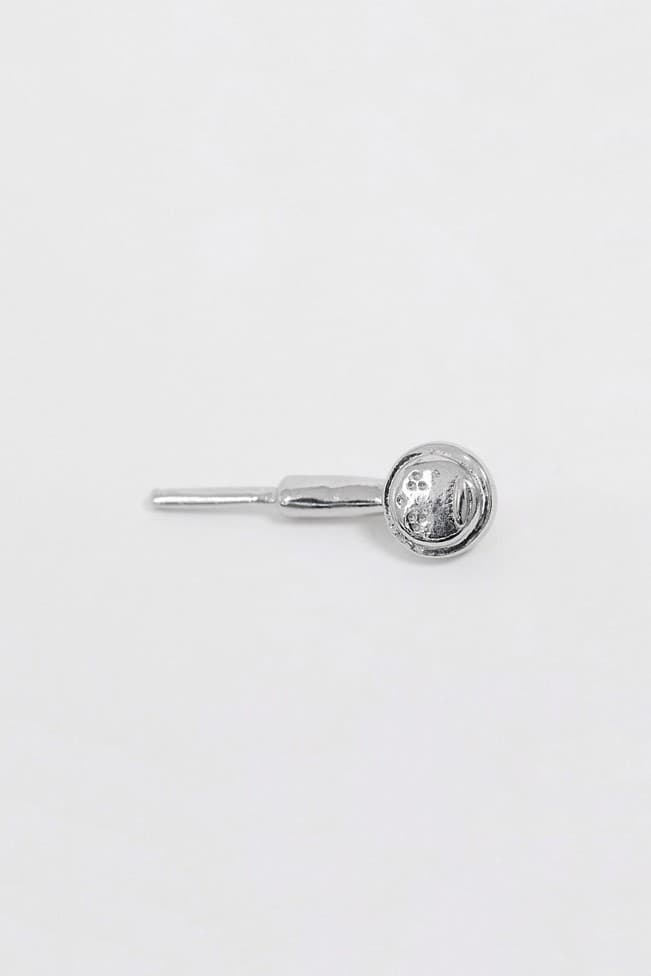 ASOS 推出仿冒 Apple AirPods 樣式飾品