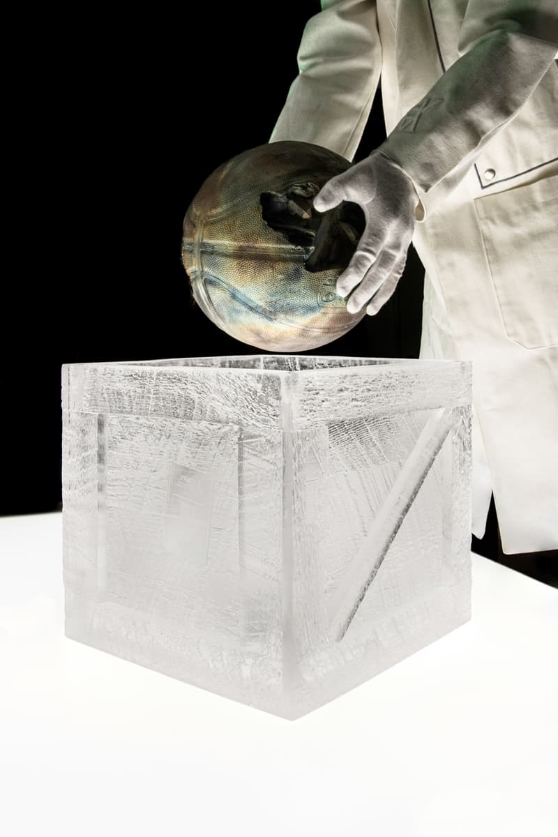 Daniel Arsham 推出別注「青銅製籃球」系列雕塑