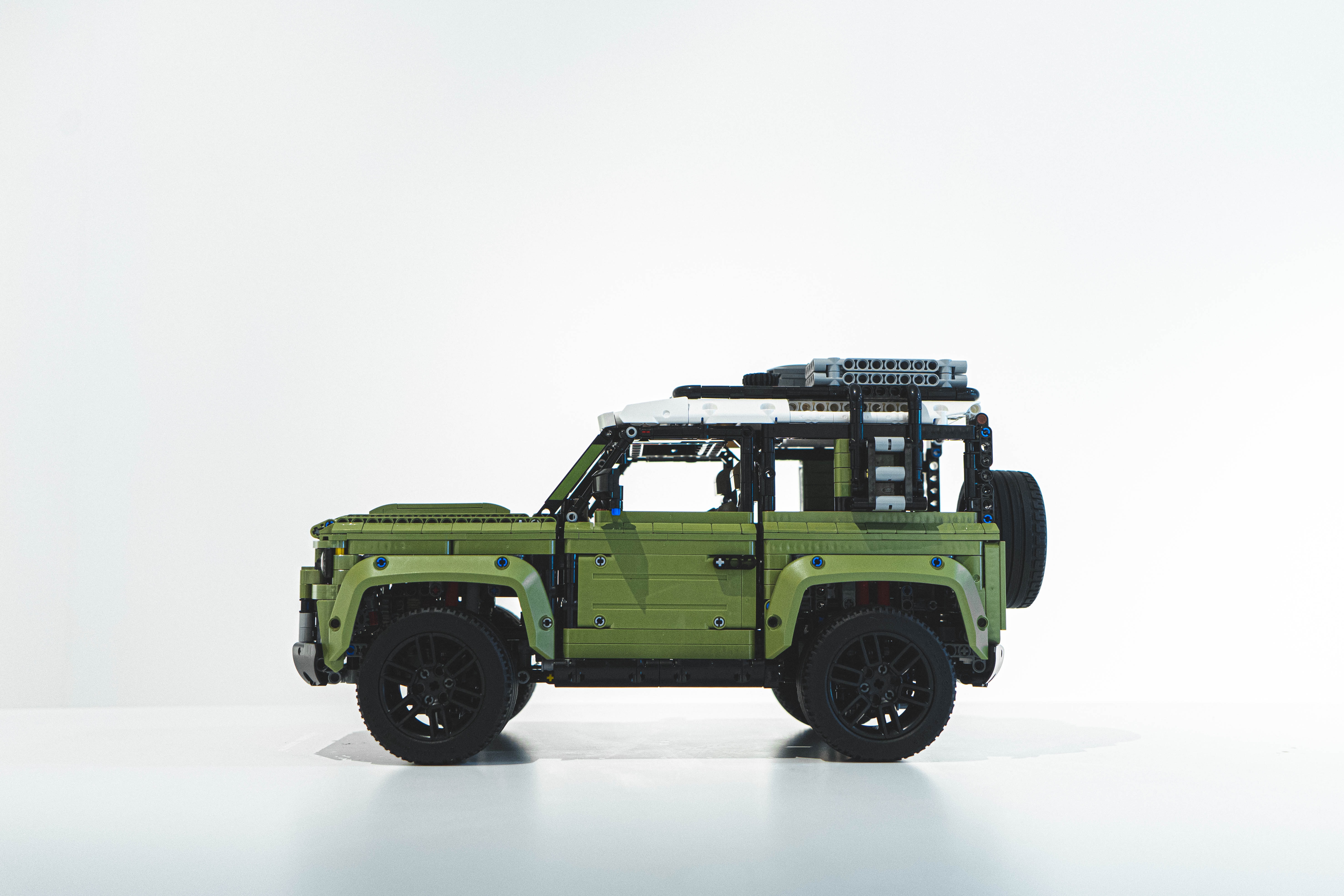 精細之機械構造－近賞 LEGO 新世代 Land Rover Defender 積木模型！