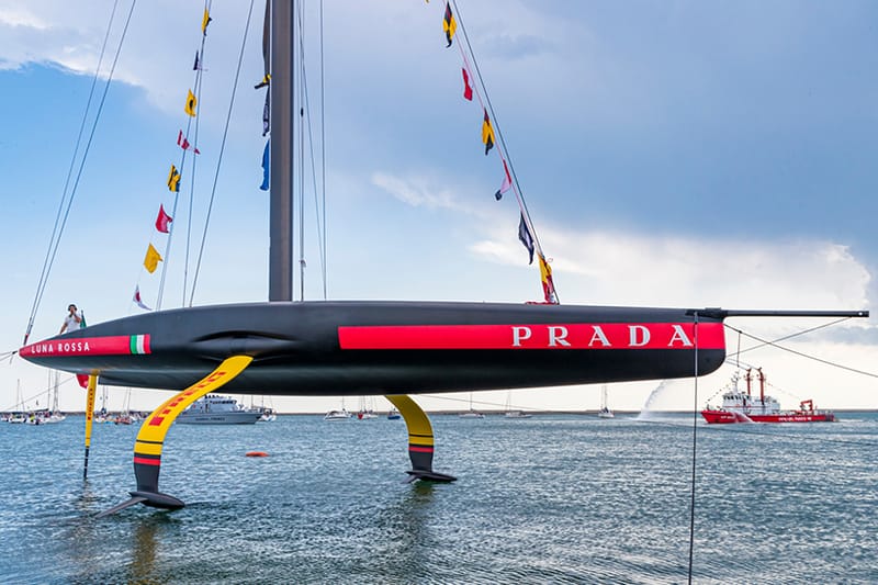 Prada 推出特製 Luna Rossa 單體帆船