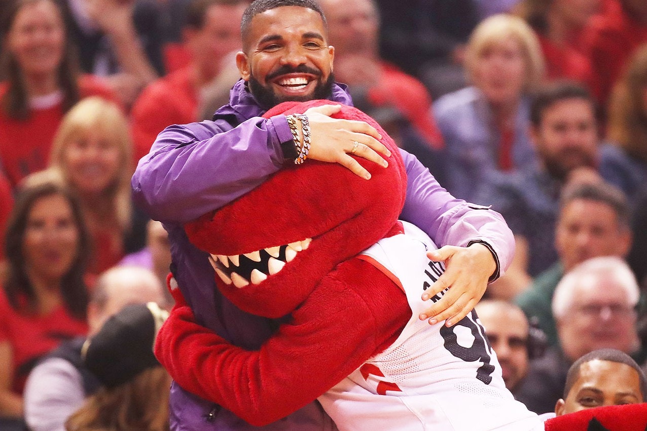 Drake 贈送 Toronto Raptors 全隊 NBA 總冠軍客製飛行夾克