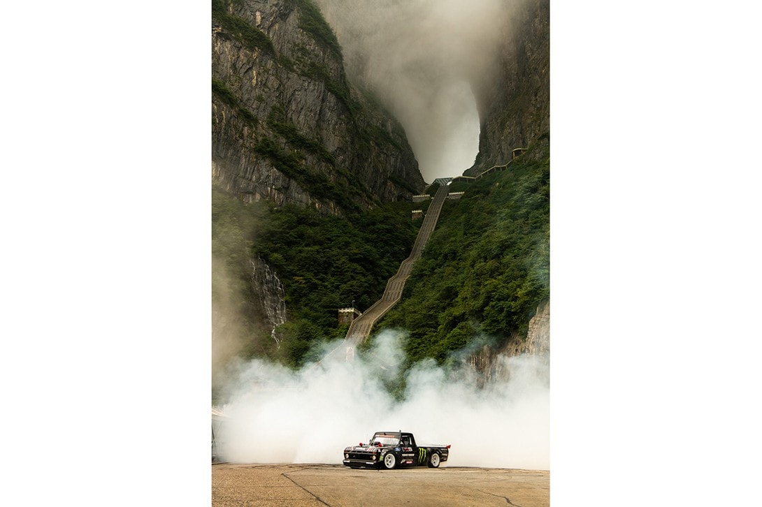 拉力賽車手 Ken Block 挑戰中國天門山 99 彎盤山公路