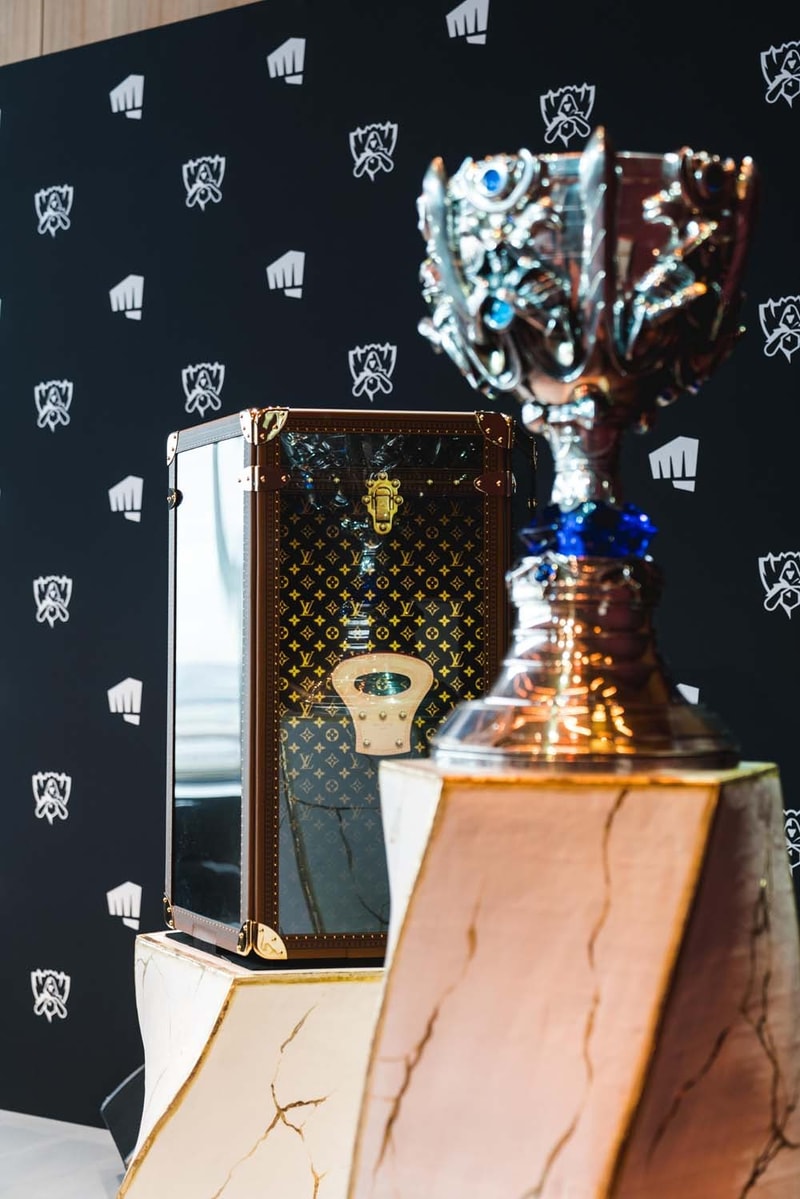 獨家近賞 Louis Vuitton 定製《League of Legends》世界大賽獎盃提箱