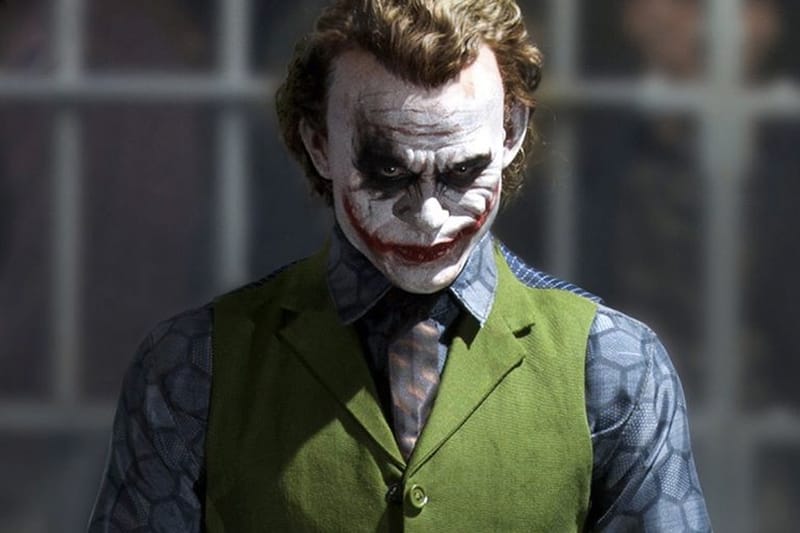 Queen Studios 打造《The Dark Knight》版本「小丑 Joker」1:3 比例珍藏人偶