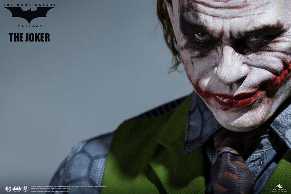 Queen Studios 打造《The Dark Knight》版本「小丑 Joker」1:3 比例珍藏人偶