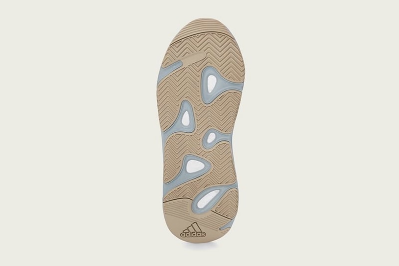 YEEZY BOOST 700 最新配色「CARBON BLUE」官方圖輯率先曝光