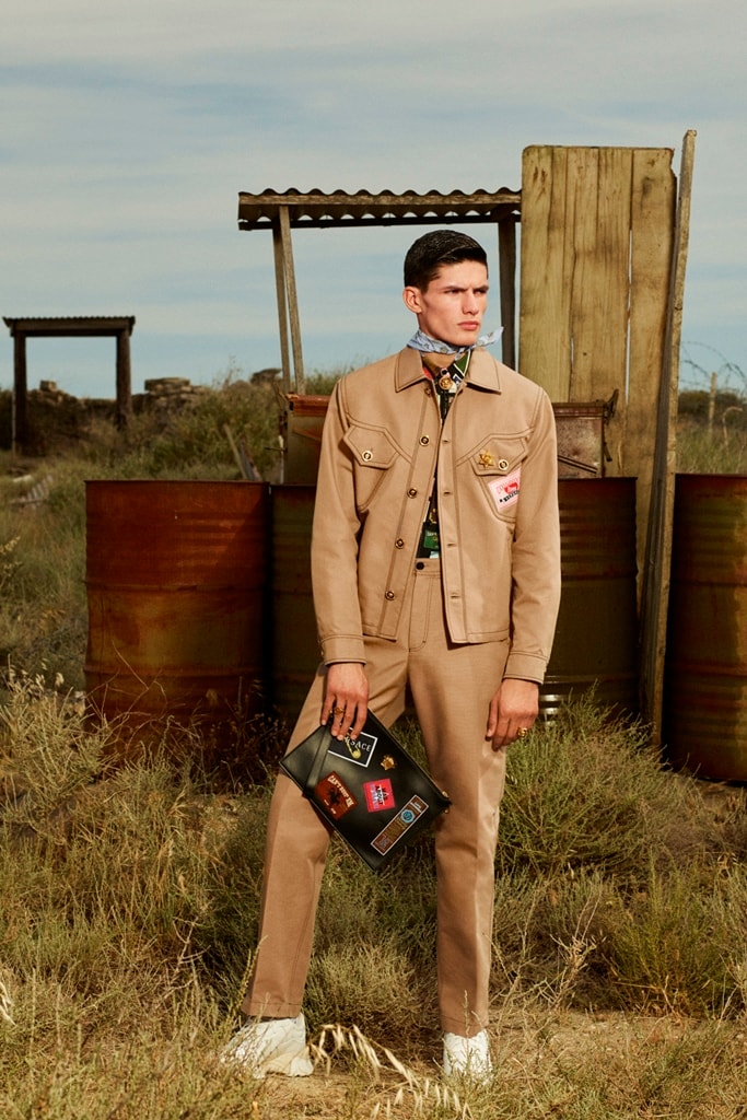 奢華運動鞋造型演繹!Versace 全新 2020 早春系列