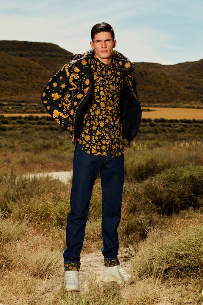 奢華運動鞋造型演繹!Versace 全新 2020 早春系列