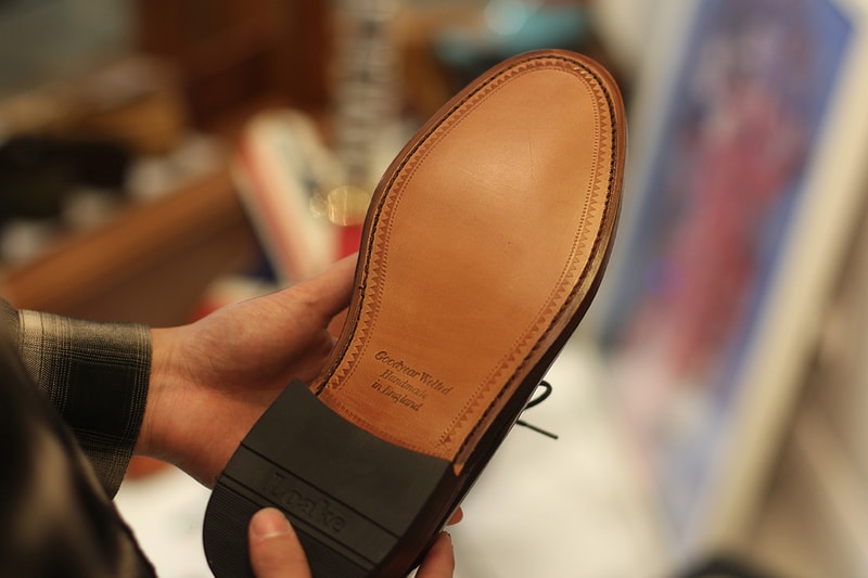 HOAX 攜手 Loake 推出年尾壓軸別注皮鞋型號