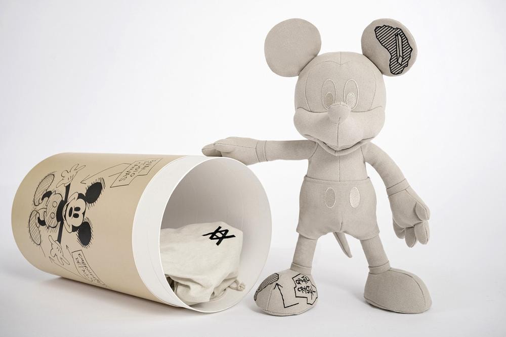 Best Art Drops:半自動塗鴉無人機「KATSURU BET」、Daniel Arsham《Mickey Mouse》布藝公仔