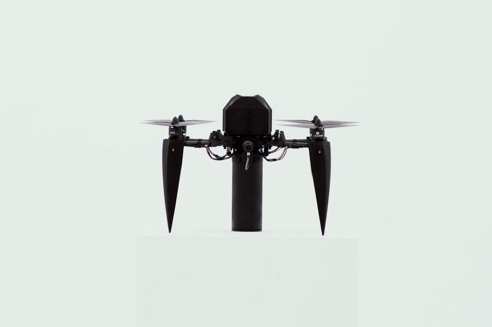 Best Art Drops:半自動塗鴉無人機「KATSURU BET」、Daniel Arsham《Mickey Mouse》布藝公仔