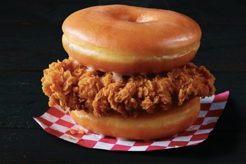 KFC x Krispy Kreme「美式甜甜圈咔啦雞腿堡」期間限定登陸台灣