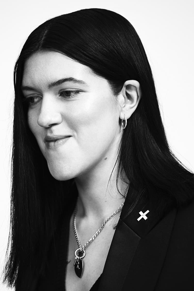 Raf Simons 正式確認將和英國人氣樂隊 The xx 推出聯名系列 聯名系列將會於本月在指定據點販售。 編輯 : Perry Wang