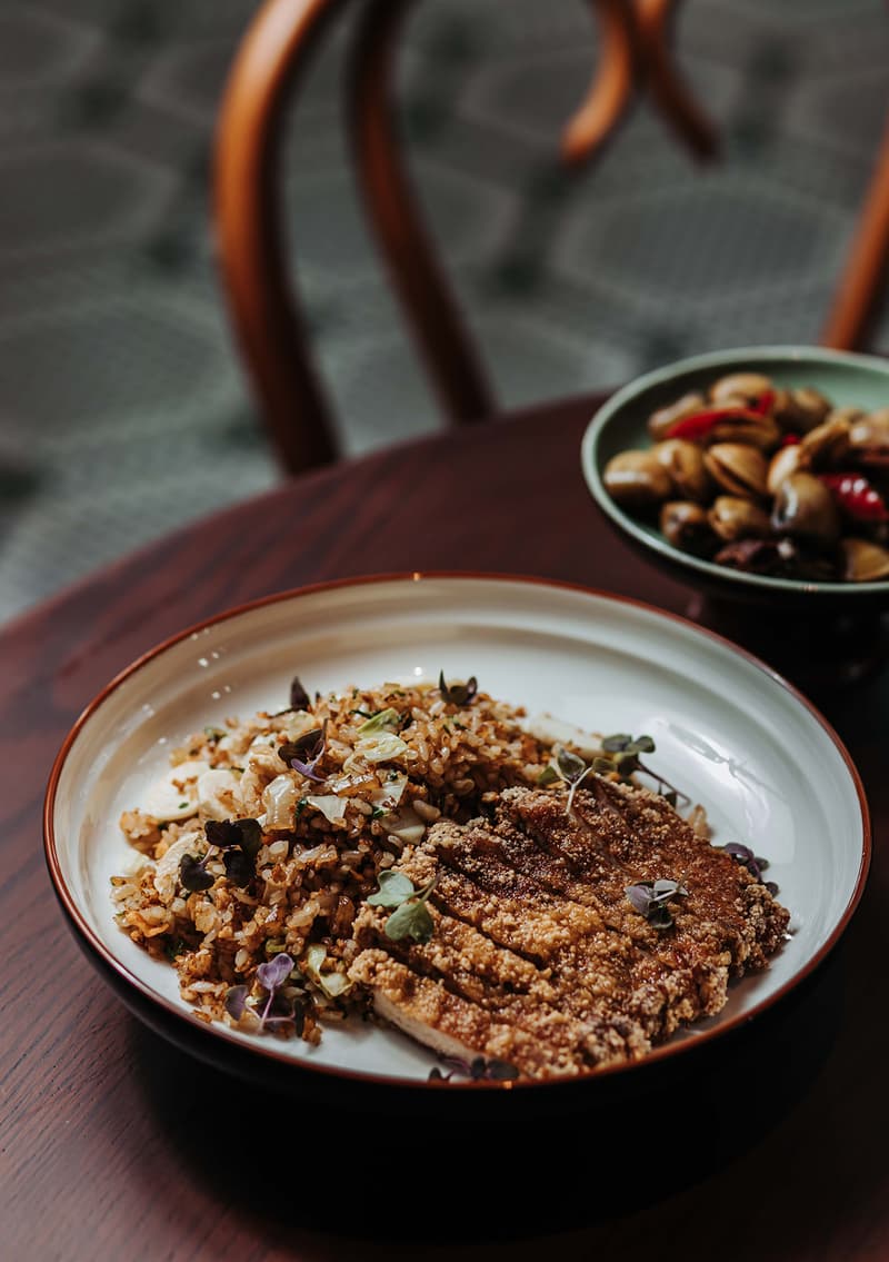 吃炒飯、喝調酒！HYPEBEAST 率先直擊最新台式餐酒館「心潮飯店」